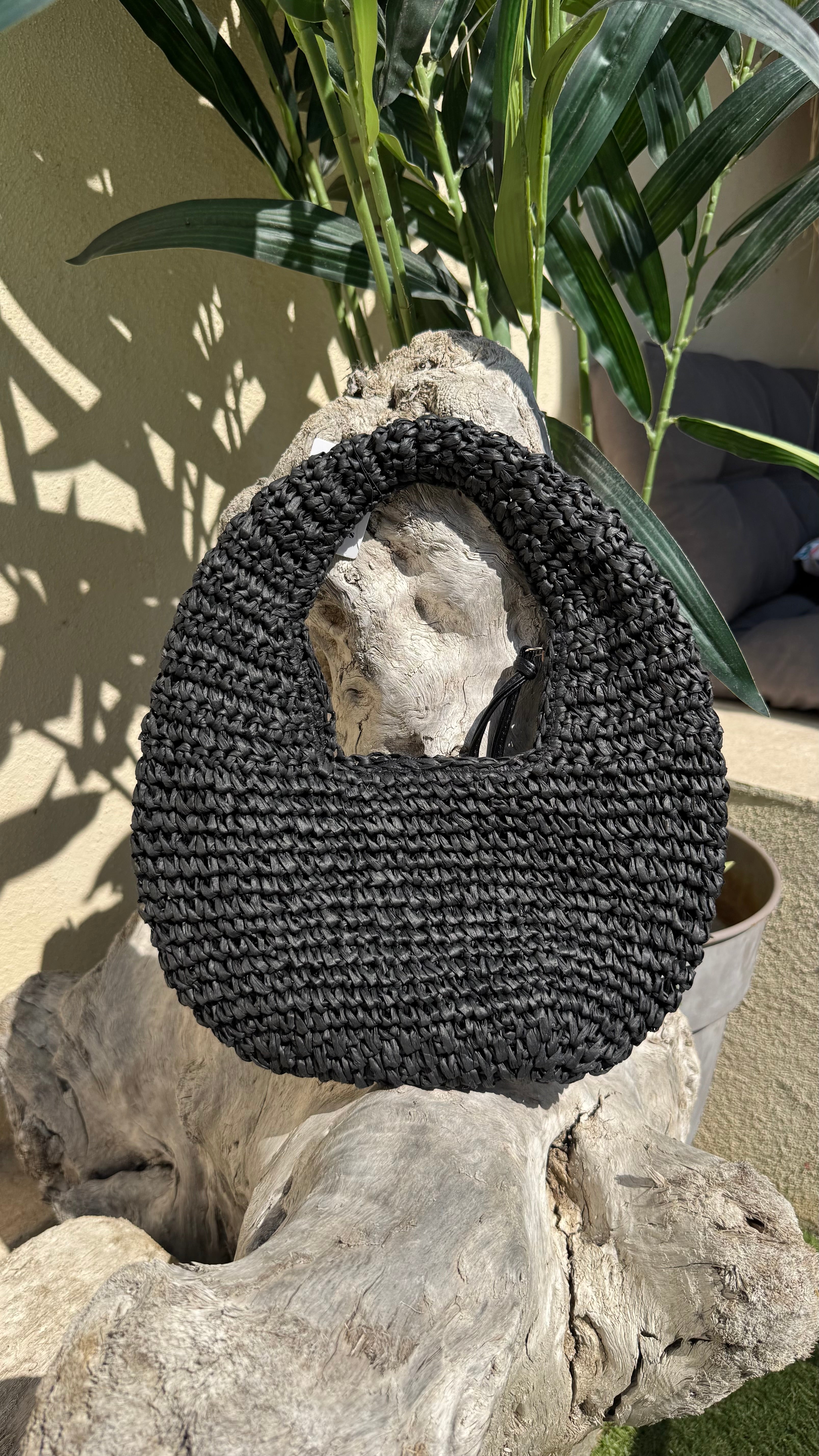 Panier en osier tressé noir