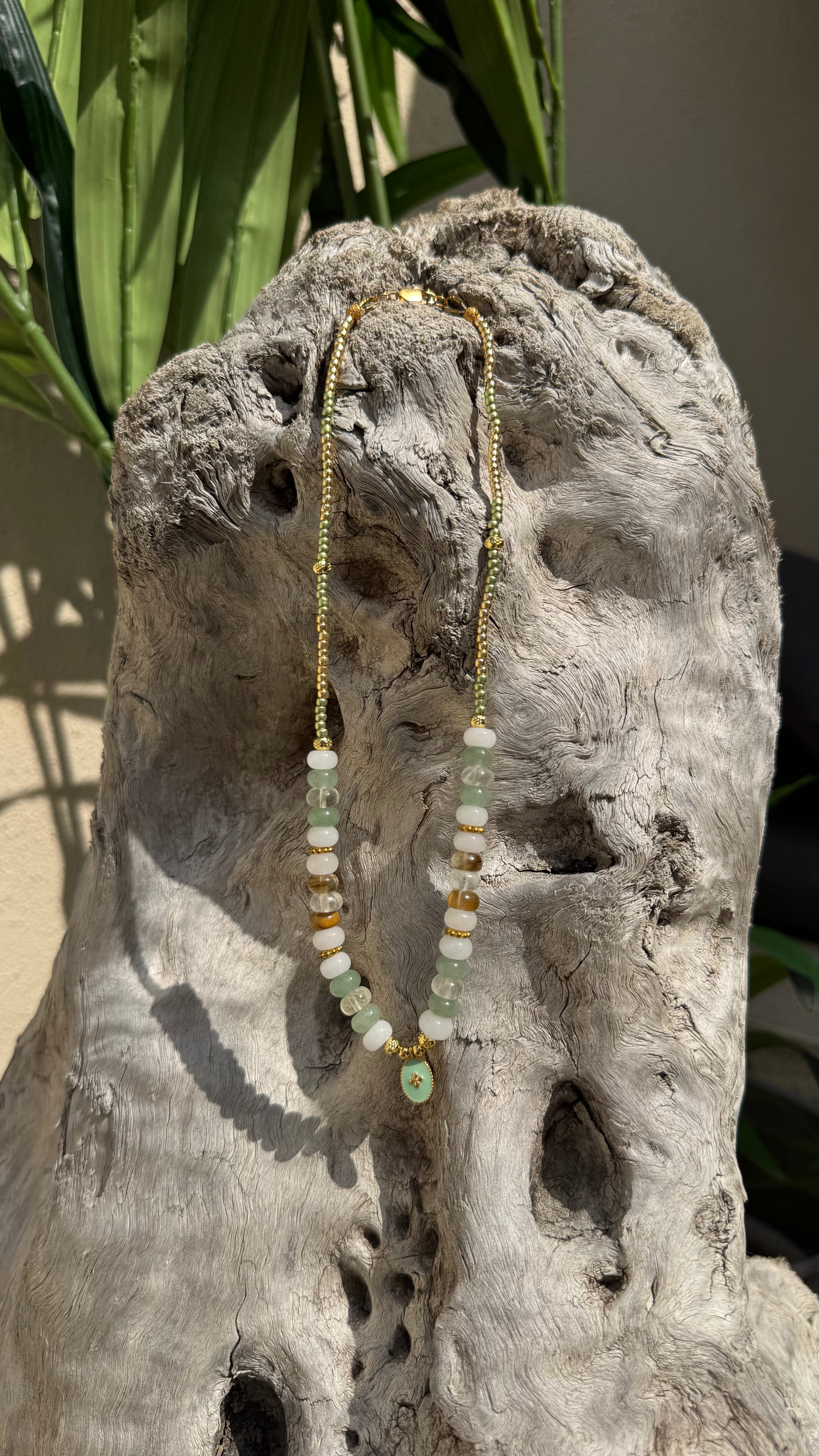 Collier vert et doré – Micasa Bijoux Provence