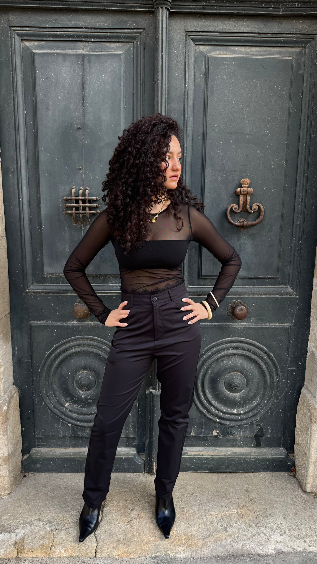 Pantalon noir taille haute détail dentelle
