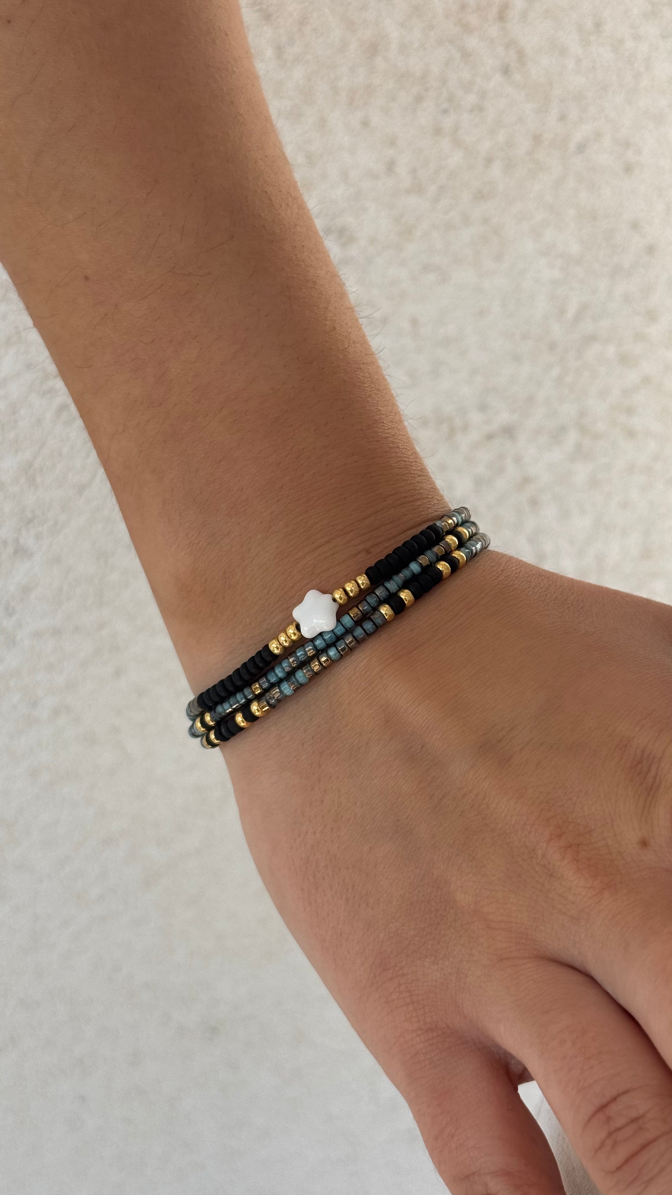 Bracelet 3 Tours Perles Noires & Dorées Étoile - micasa bijoux